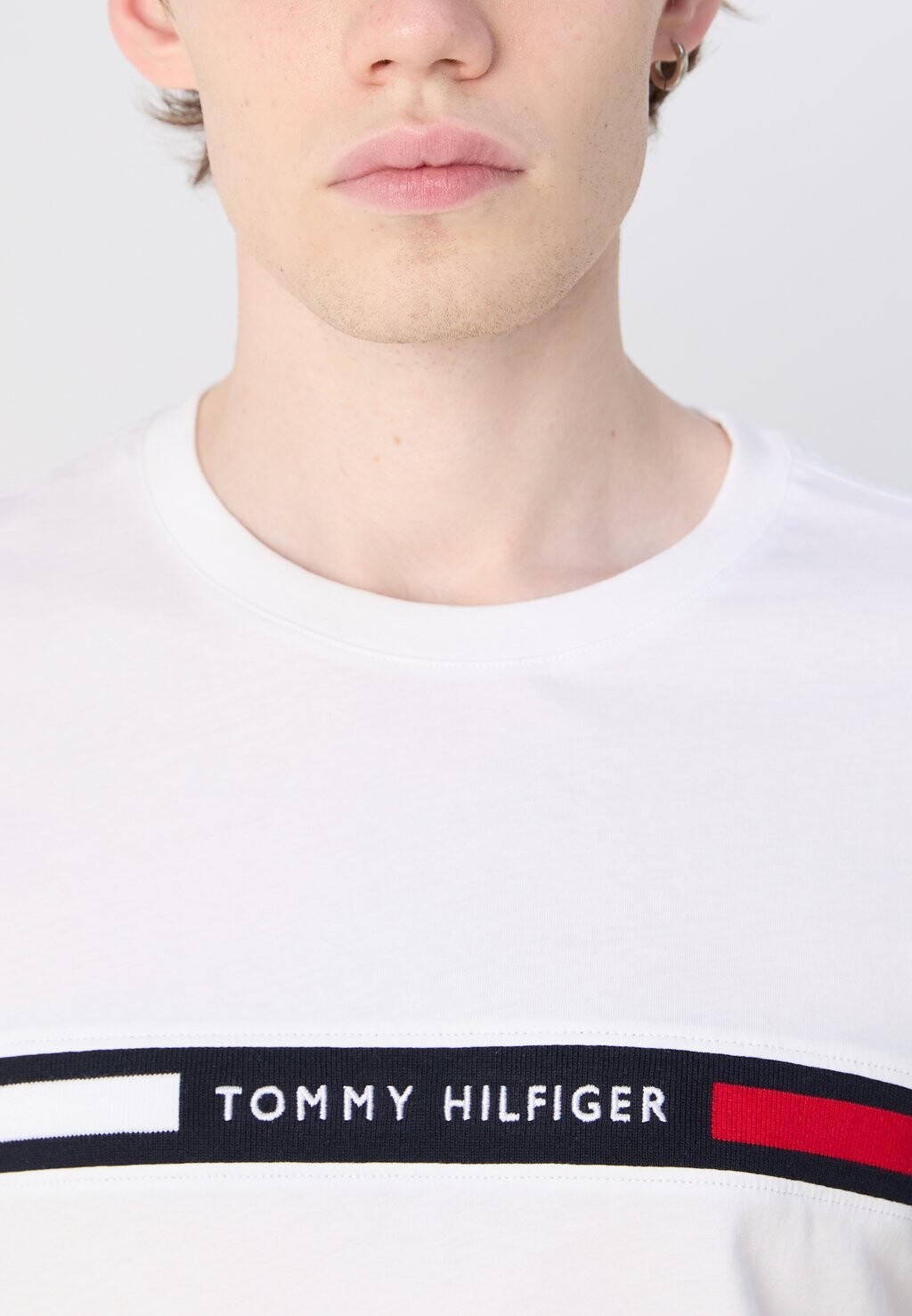 Футболка с принтом CHEST INSERT TEE Tommy Hilfiger, белый — фото 2