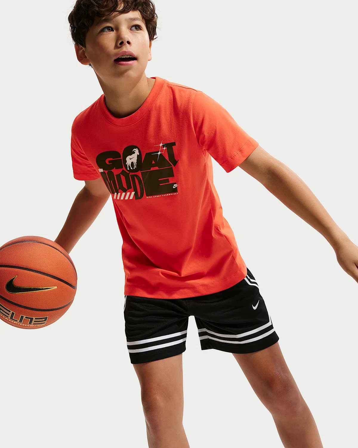 Детская футболка Nike Sportswear, Light Crimson — фото 3