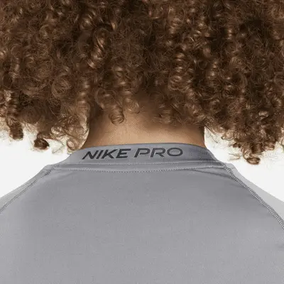 Топ Nike Pro, цвет Smoke Grey/Black — фото 4