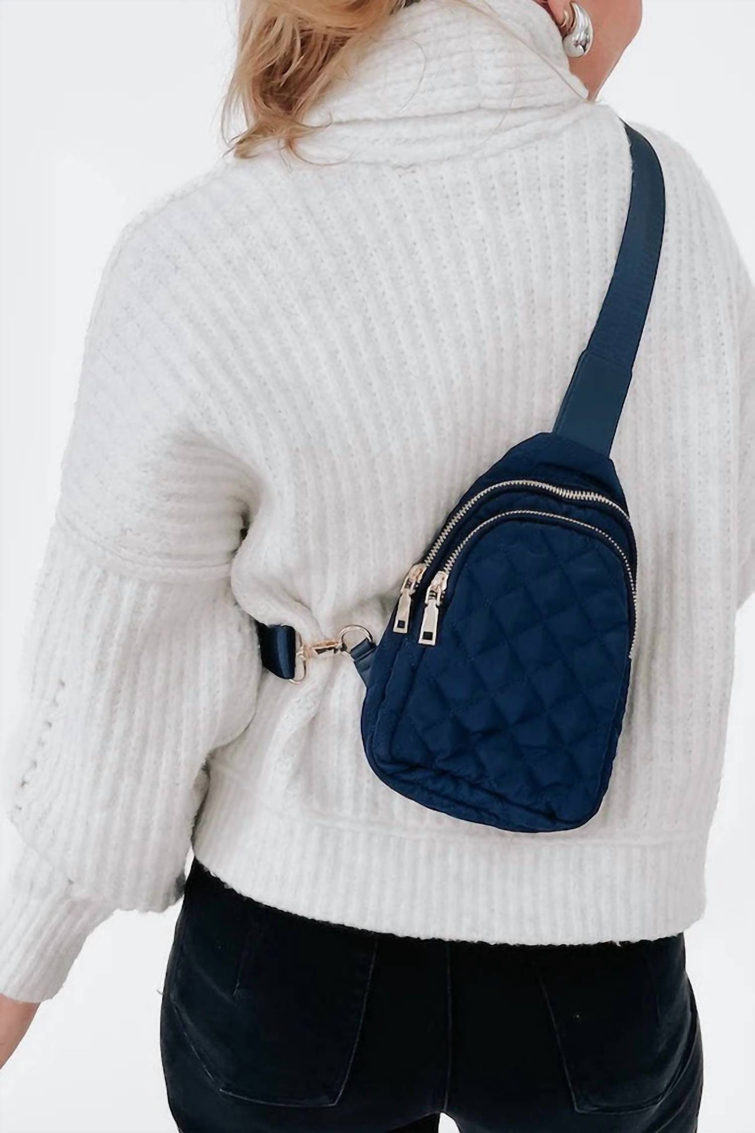 

Женская поясная сумка Pinelope Puffer в синем цвете Pretty Simple