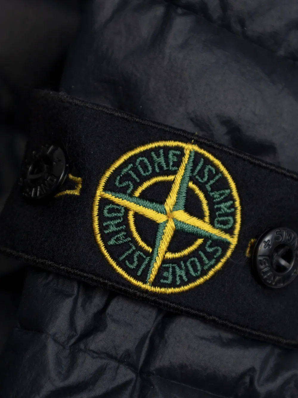 Стеганая куртка с капюшоном и нашивкой-логотипом Stone Island Junior, черный — фото 4