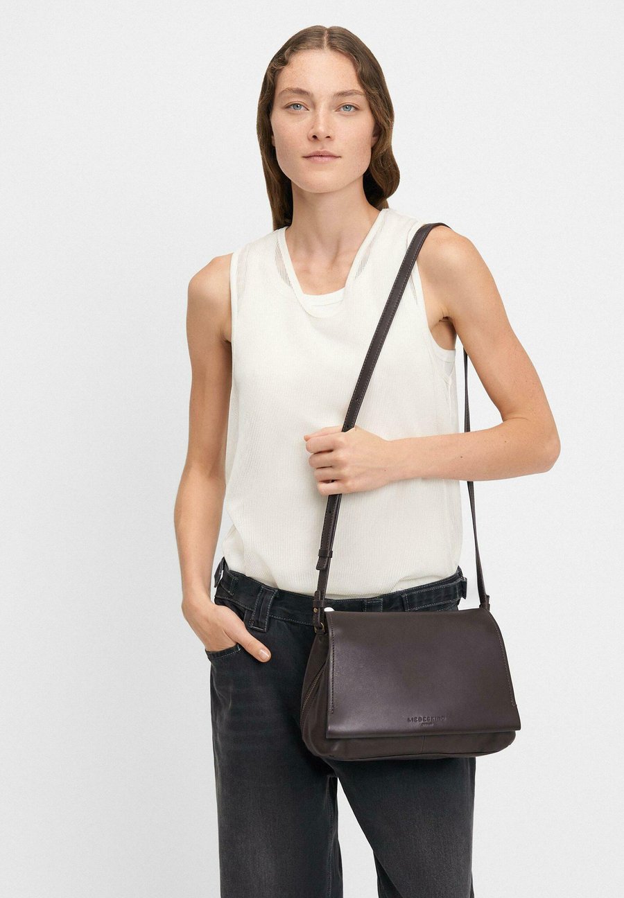 

Сумка кросс-боди Liebeskind Berlin Cross body bag, Mokka/Dark Brown