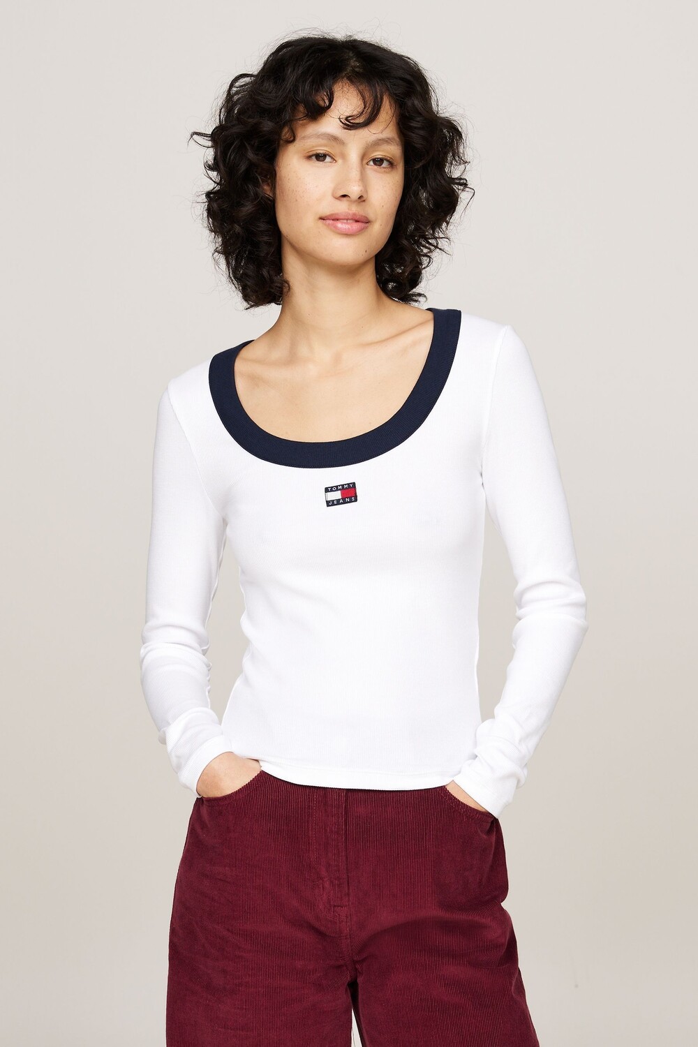 

Бэдж бейдж с длинными рукавами сверху Tommy Jeans, белый