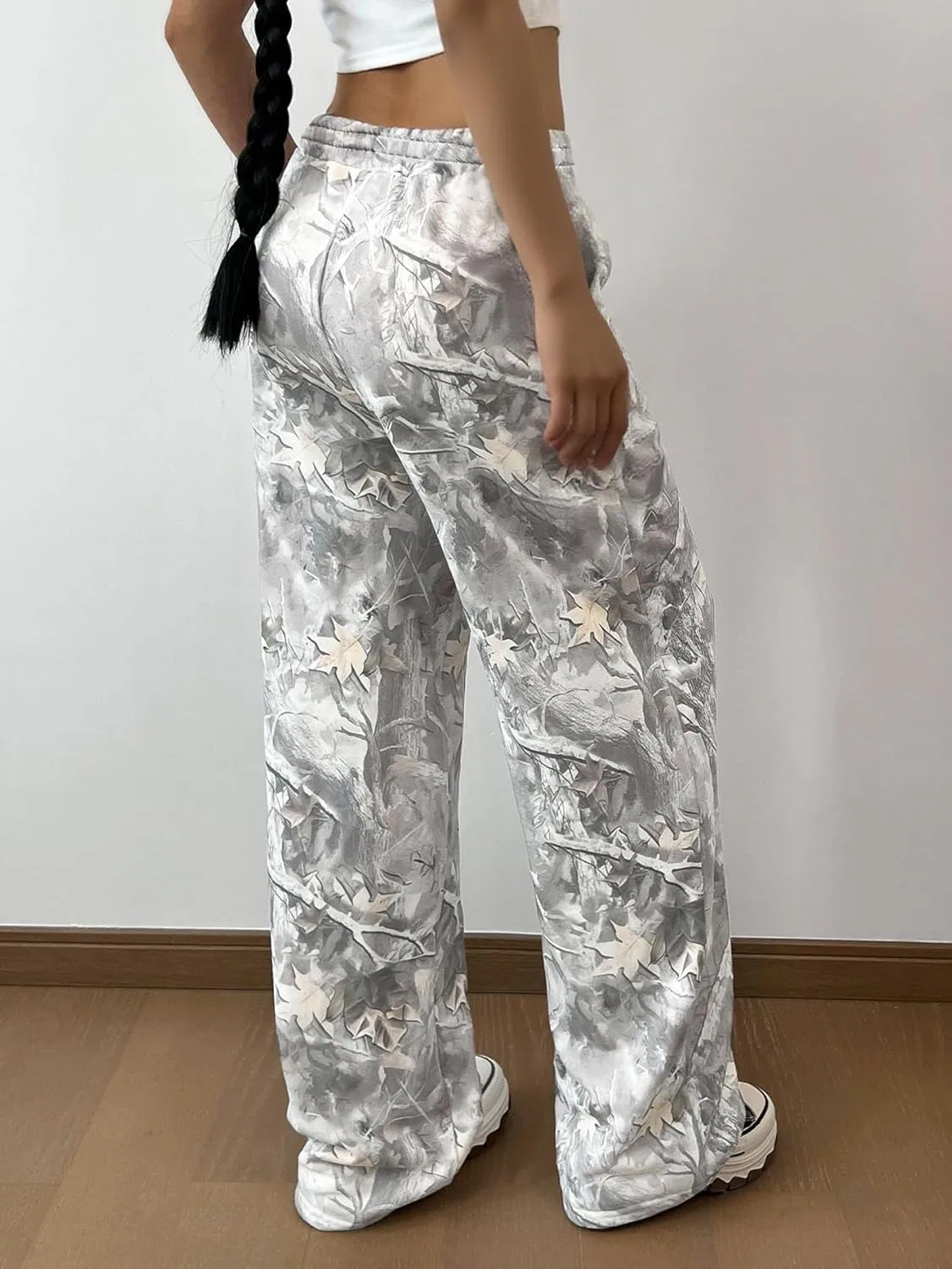 Детские камуфляжные спортивные штаны MakeMeChic для девочек, с эластичным поясом, широкими штанинами и свободным кроем — фото 2