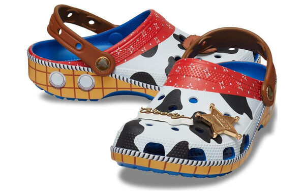 Сандалии x toy story classic clog 'woody' Crocs, коричневый — фото 3