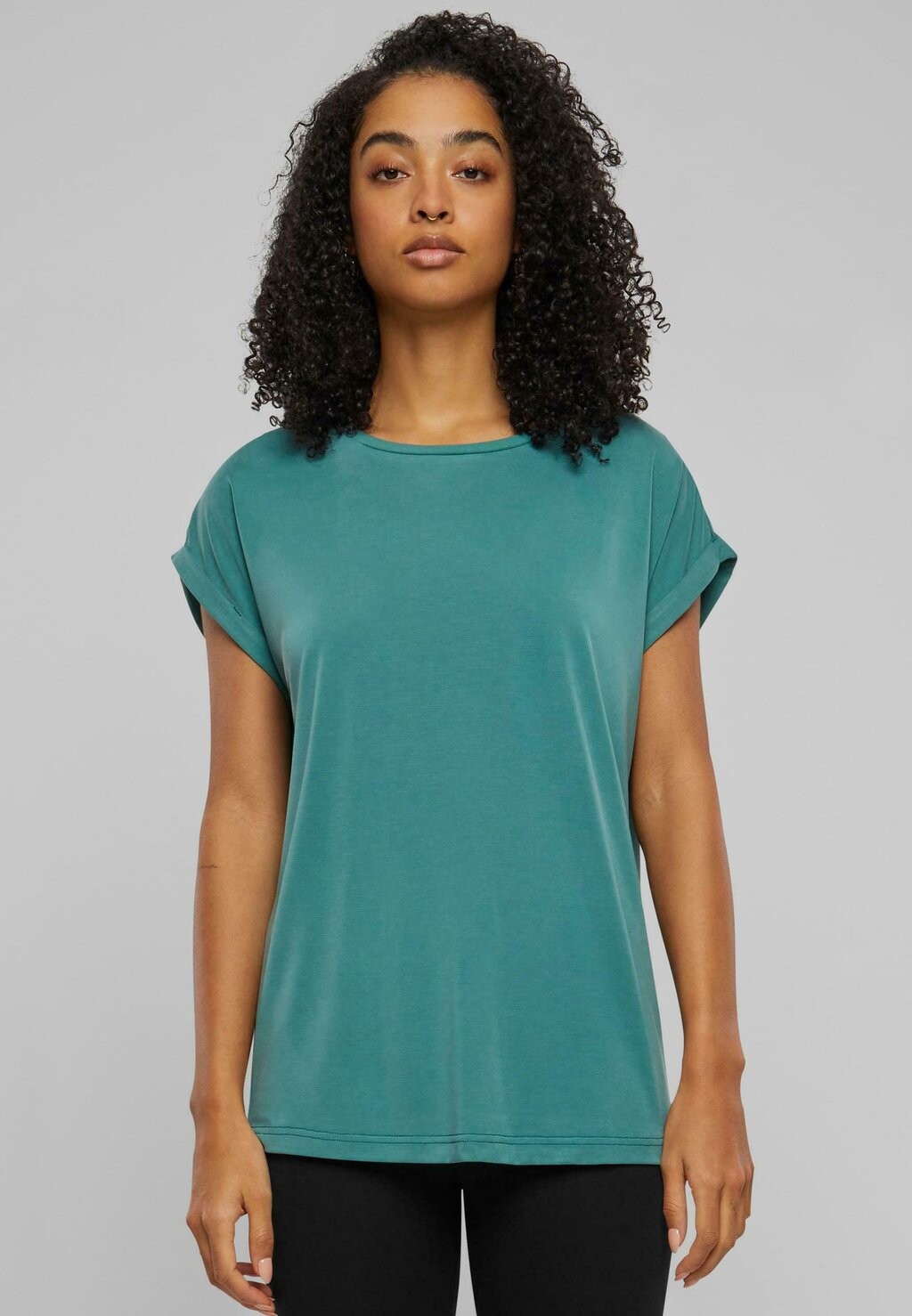 

Футболка базовая EXTENDED SHOULDER Urban Classics, цвет paleleaf