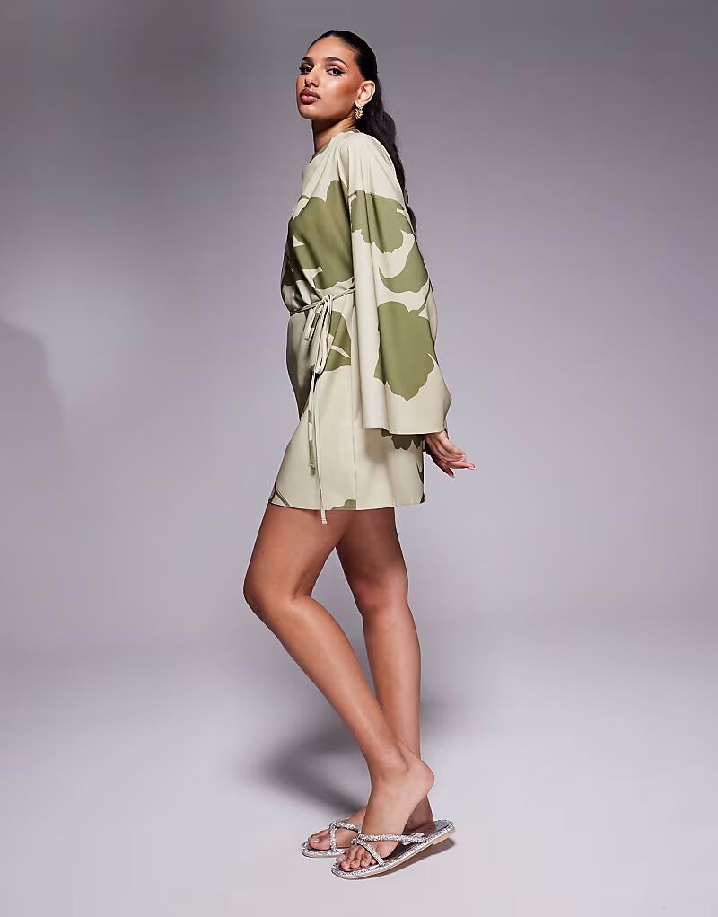 

Мини-платье с рукавами-кимоно и двухцветным цветочным принтом Asos Design