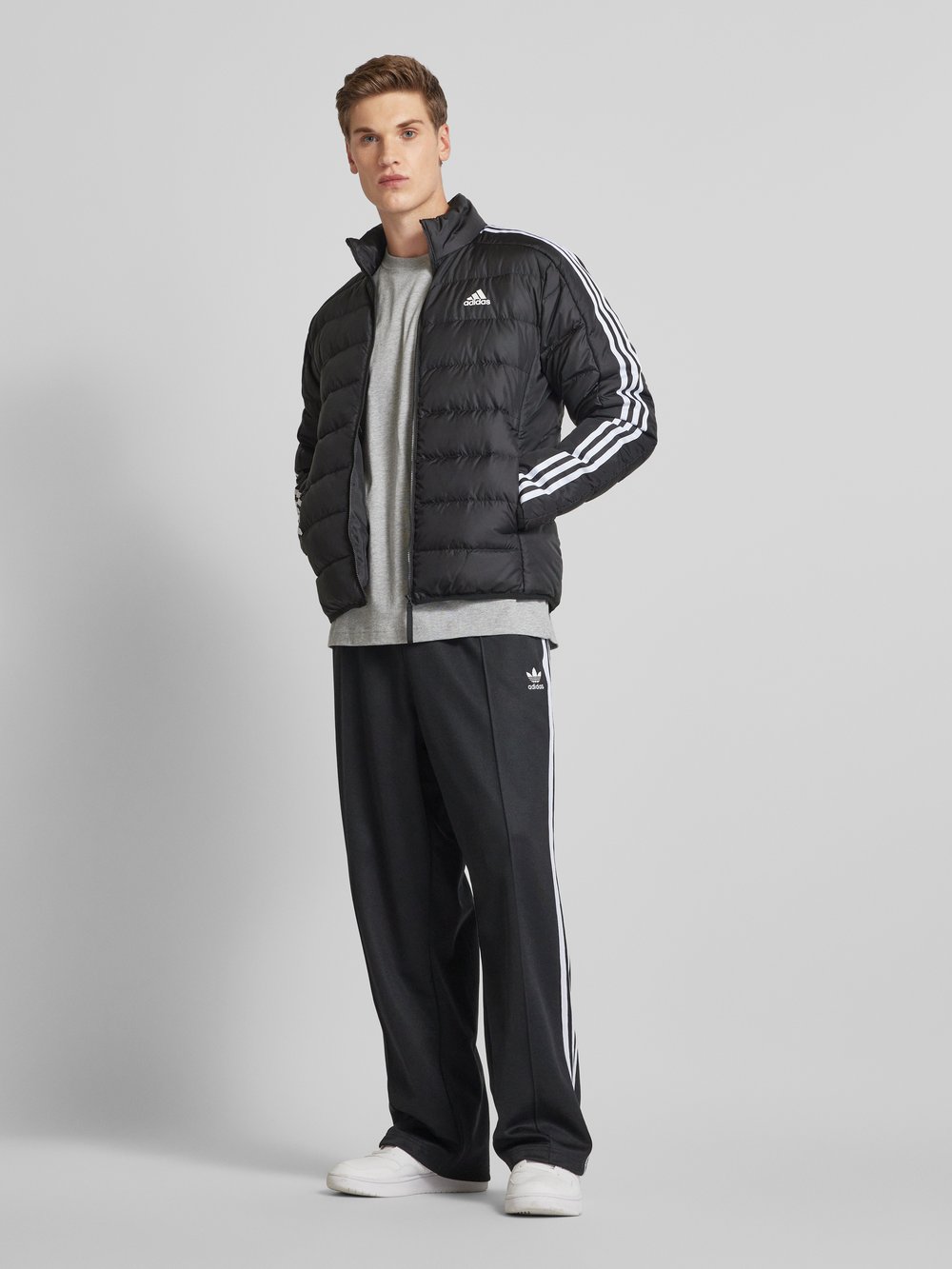 

Стеганая куртка с этикеткой ADIDAS SPORTSWEAR, черный