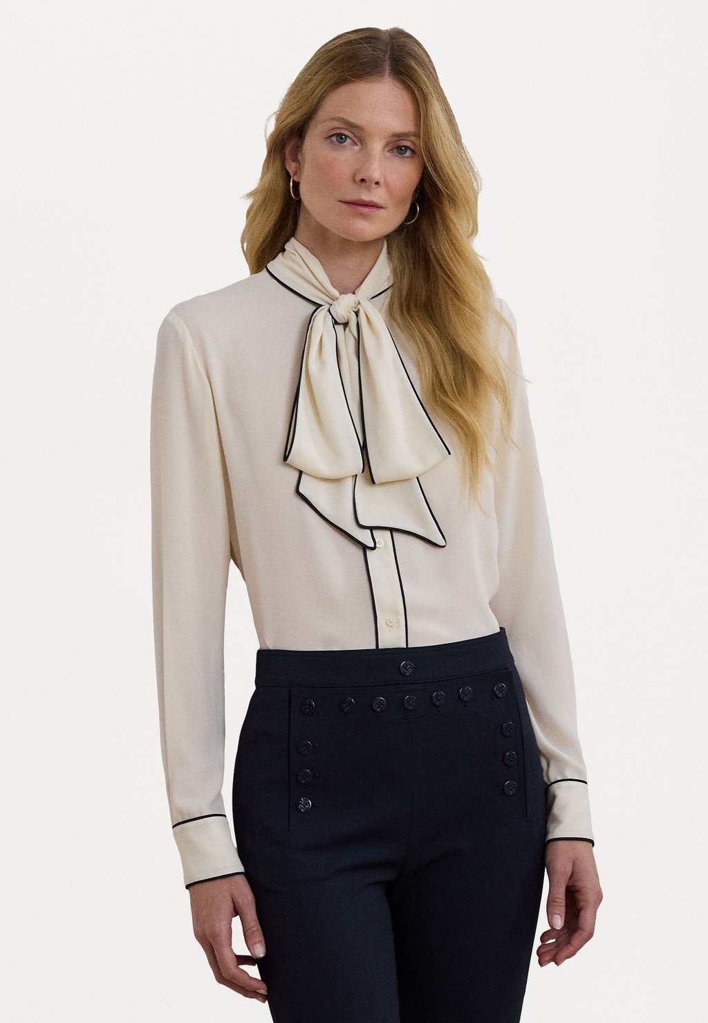 

Блузка на пуговицах TWO TONE GEORGETTE TIE NECK BLOUSE Lauren Ralph Lauren, молочный