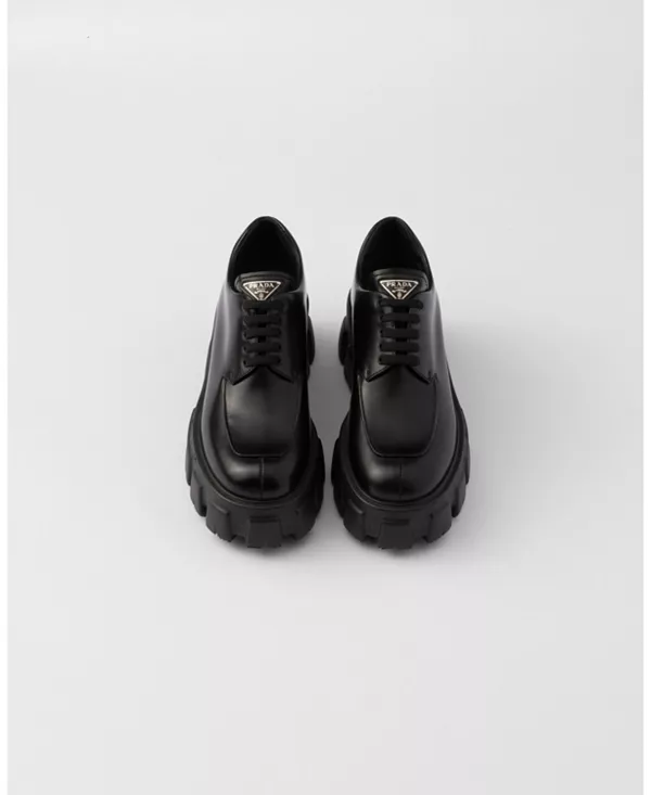 Женские монолитные туфли на шнуровке из матовой кожи Prada, черный — фото 4