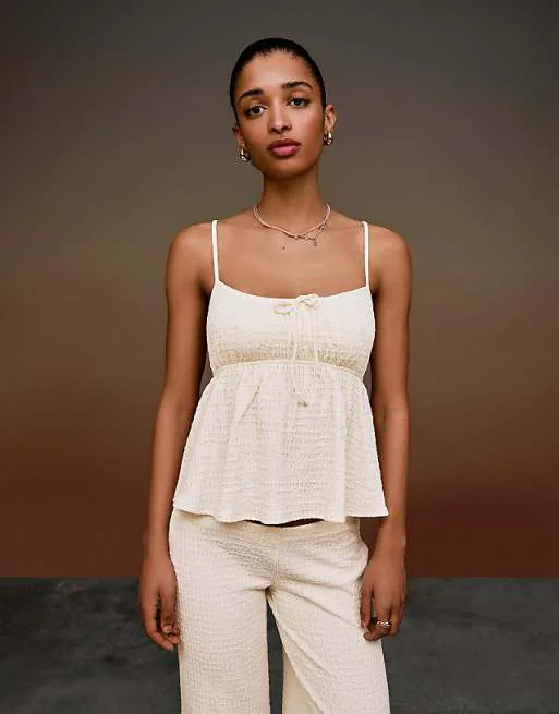 

Топ в рустикальном стиле Bershka Shimmery цвета экрю, Белый, Топ в рустикальном стиле Bershka Shimmery цвета экрю