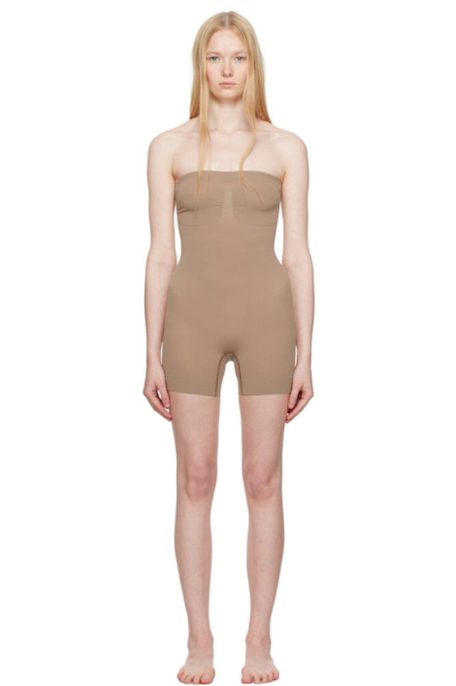 

Короткий бесшовный боди без бретелек Taupe Seamless Sculpt SKIMS