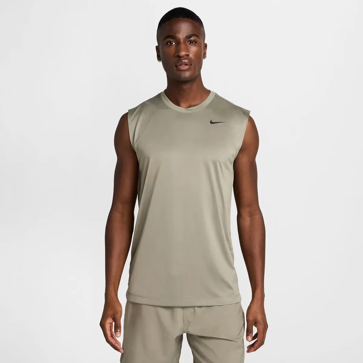 

Мужская футболка Nike Dri-FIT Legend, зеленый