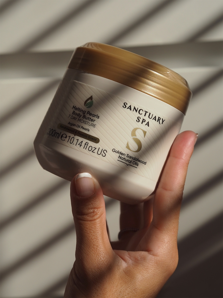 Интенсивно увлажняющее масло для тела с золотистым сандалом Sanctuary Spa, 300 мл — фото 2