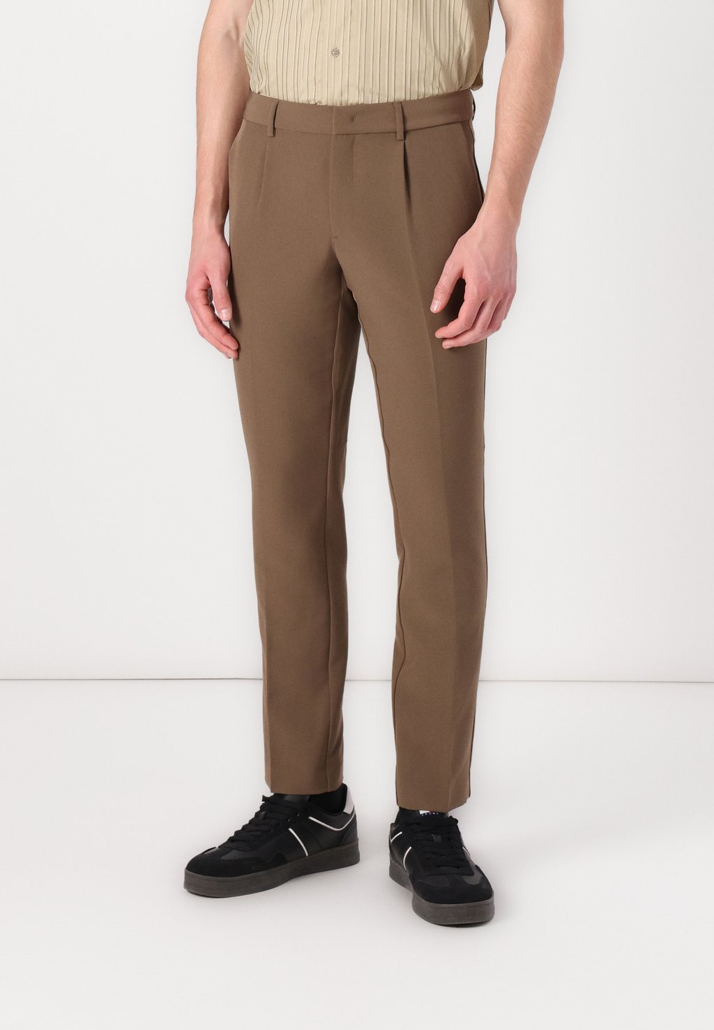

Брюки RUBEN DAGGER PANTS Bruuns Bazaar, коричневый
