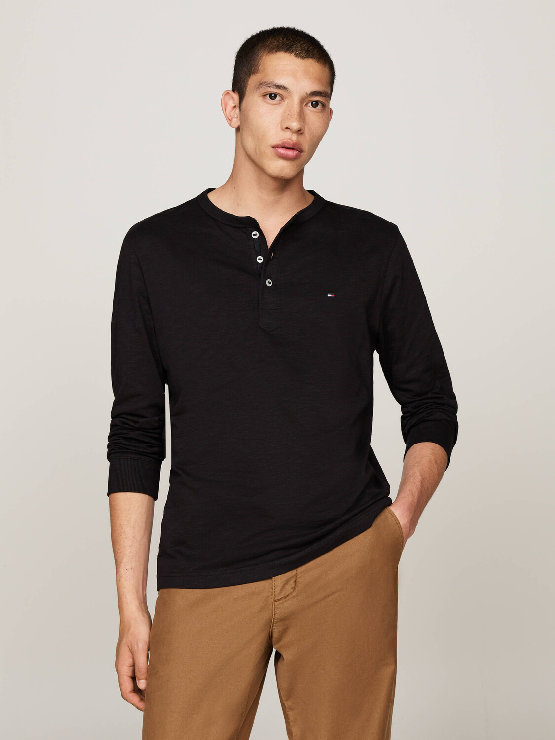 

Лонгслив Tommy Hilfiger HENLEY Regular Fit, черный
