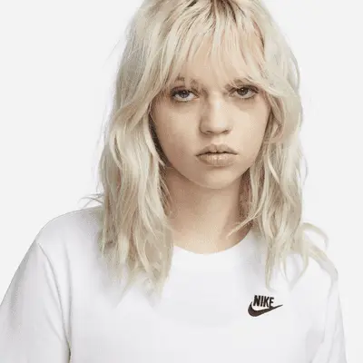 Футболка Nike Sportswear Club Essentials, белый/черный — фото 3
