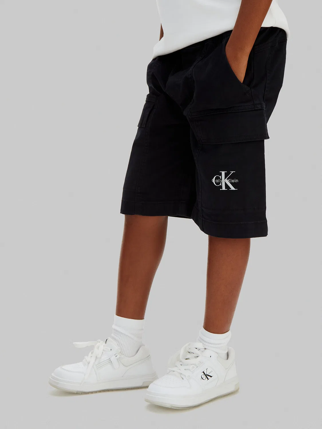Джинсы Calvin Klein Jeans свободного кроя модель Essential, черные — фото 3