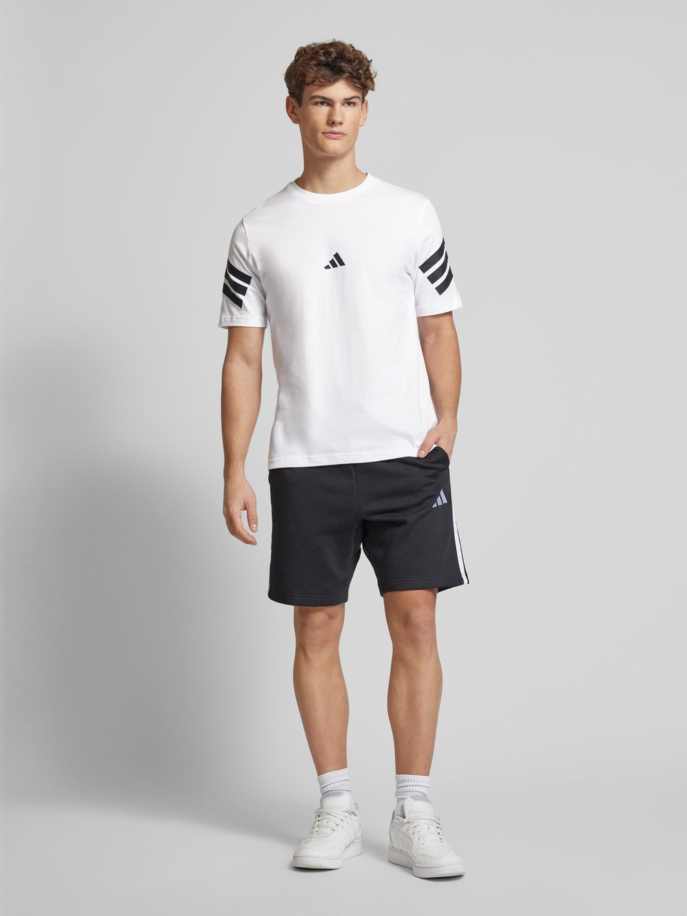 

Футболка с ребристым круглым вырезом ADIDAS SPORTSWEAR, белый
