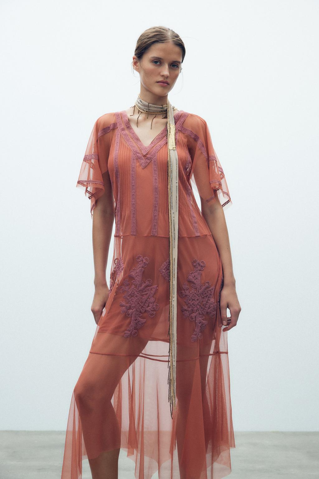 

Вышитое тюлевое платье ZARA, цвет Reddish