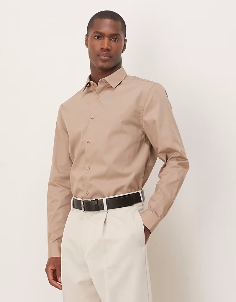 

ASOS DESIGN формальная рубашка легкого глажения коричневого цвета