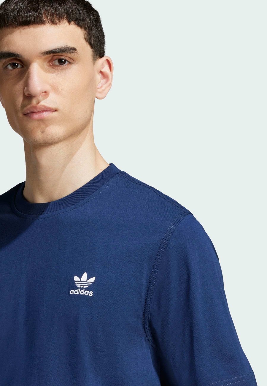 Футболка Adidas Originals TREFOIL TEE, Night Indigo/Dark Blue — фото 3