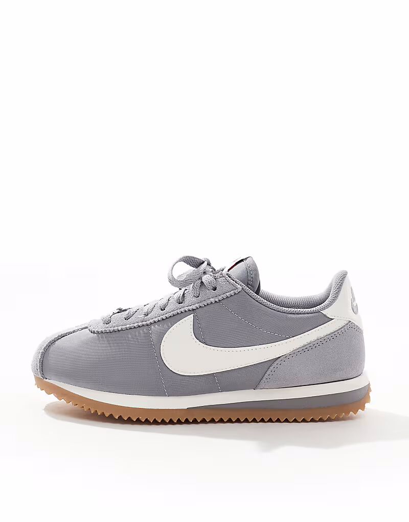 Кроссовки Nike Cortez TXT из замши серого и белого цветов — фото 2