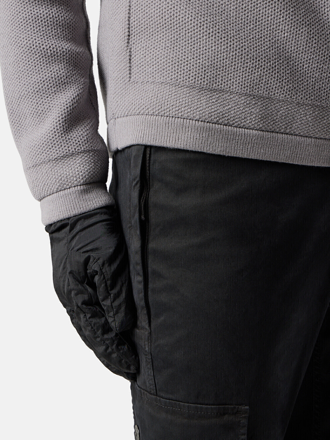 Узкие брюки-карго с карманами на молнии Stone Island 3100034 STRETCH ORGANIC BROKEN TWILL COTTON 'OLD' EFFECT, черный — фото 4