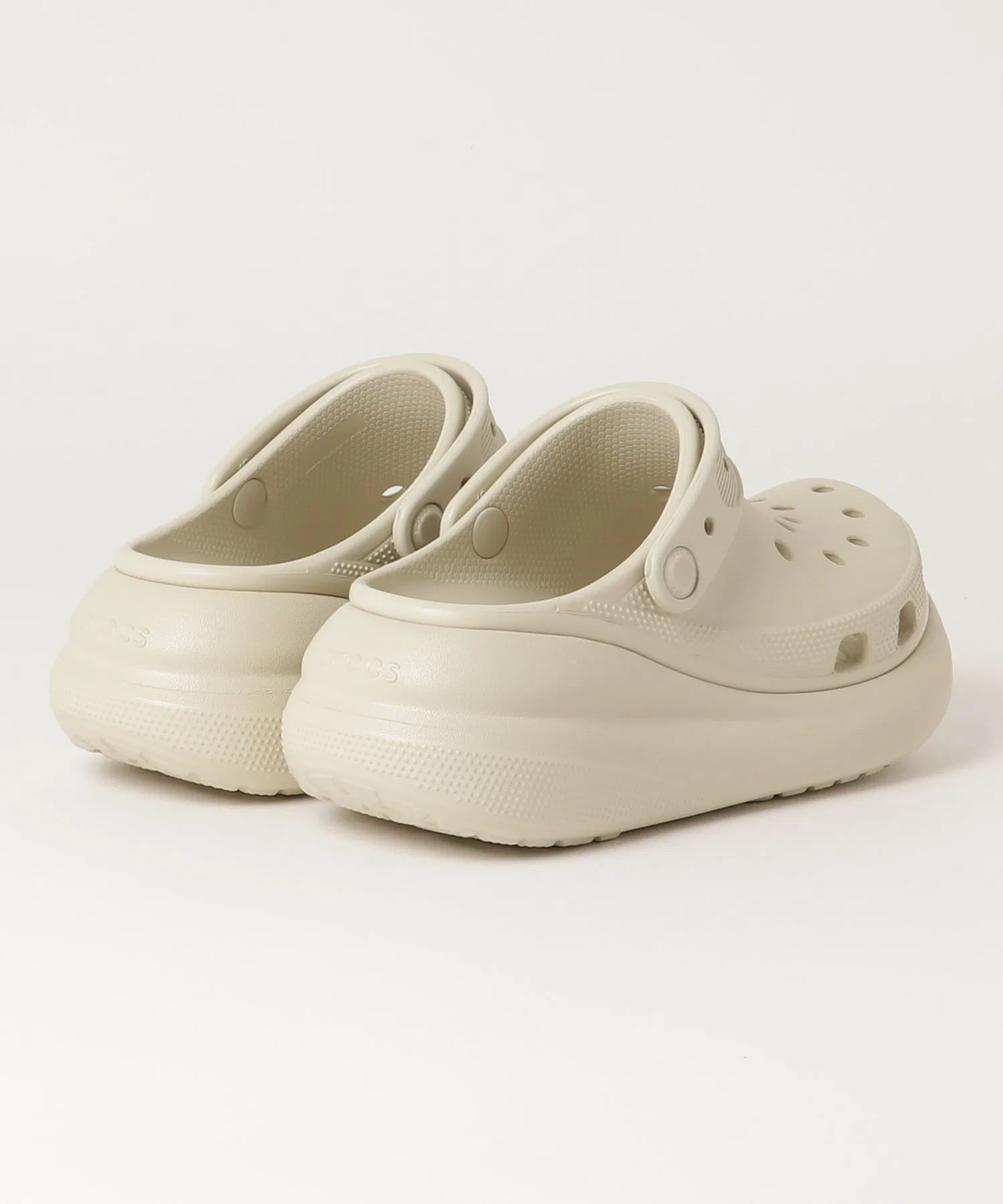 Унисекс сандалии Crocs CLASSIC CRUSH CLOG на платформе бежевые — фото 2