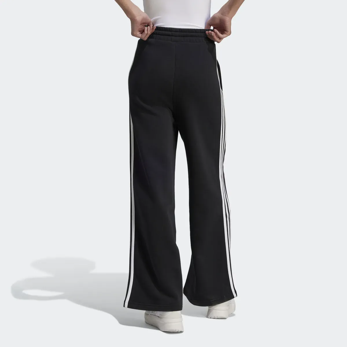 

Спортивные брюки Adidas Sportswear "ESSENTIALS 3STRIPES FRENCH TERRY WIDE PANTS" (1 шт.), белый