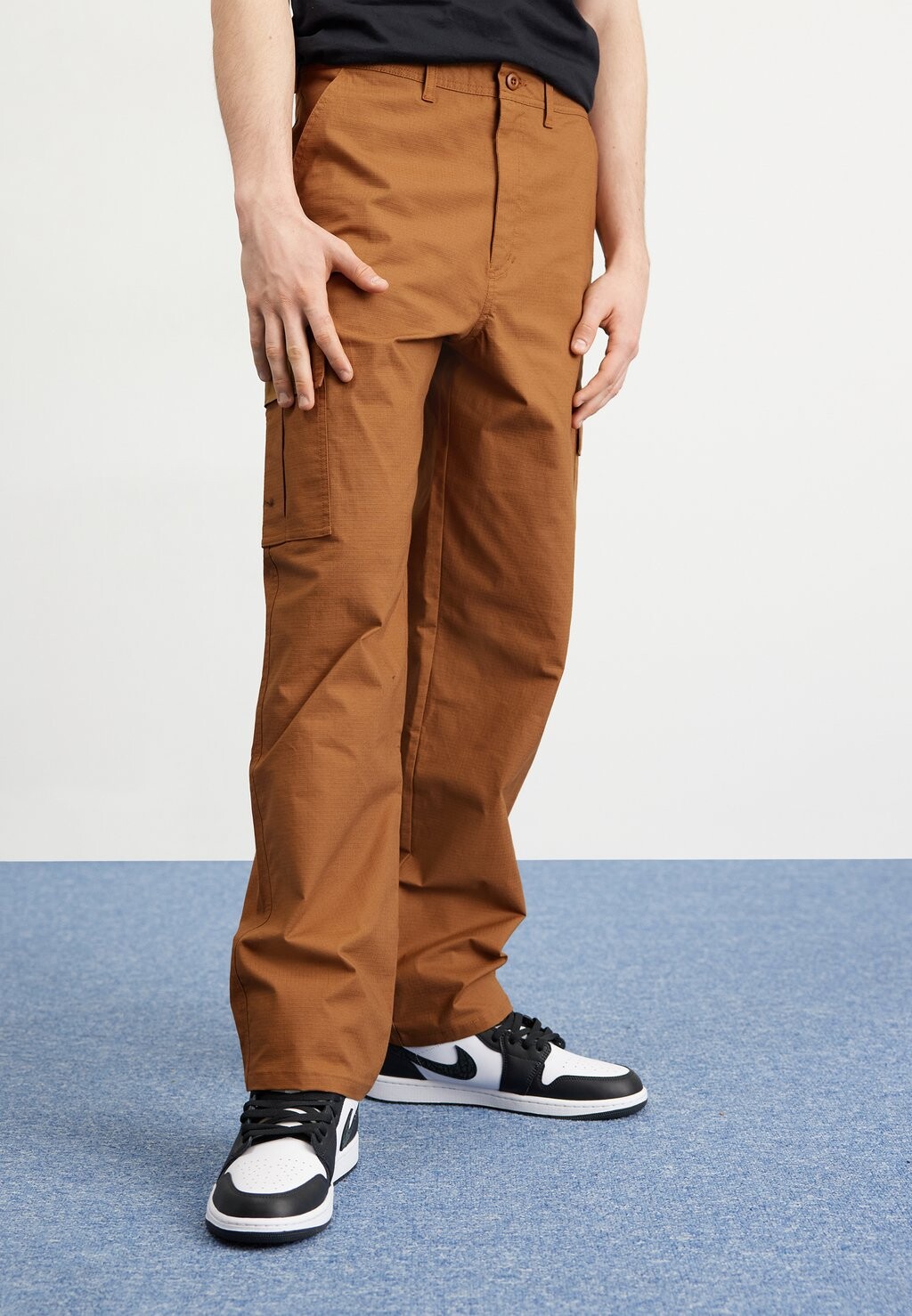 

Брюки карго Club Pant Nike, цвет lt british tan/lt british tan