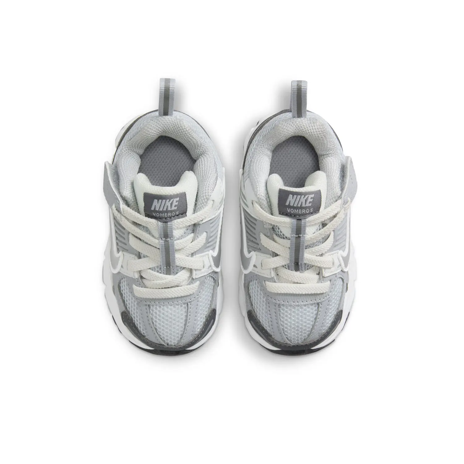 Nike Детские низкие кроссовки Zoom Vomero 5 с противоскользящей и износостойкой подошвой, цвет металлик серебристый — фото 4