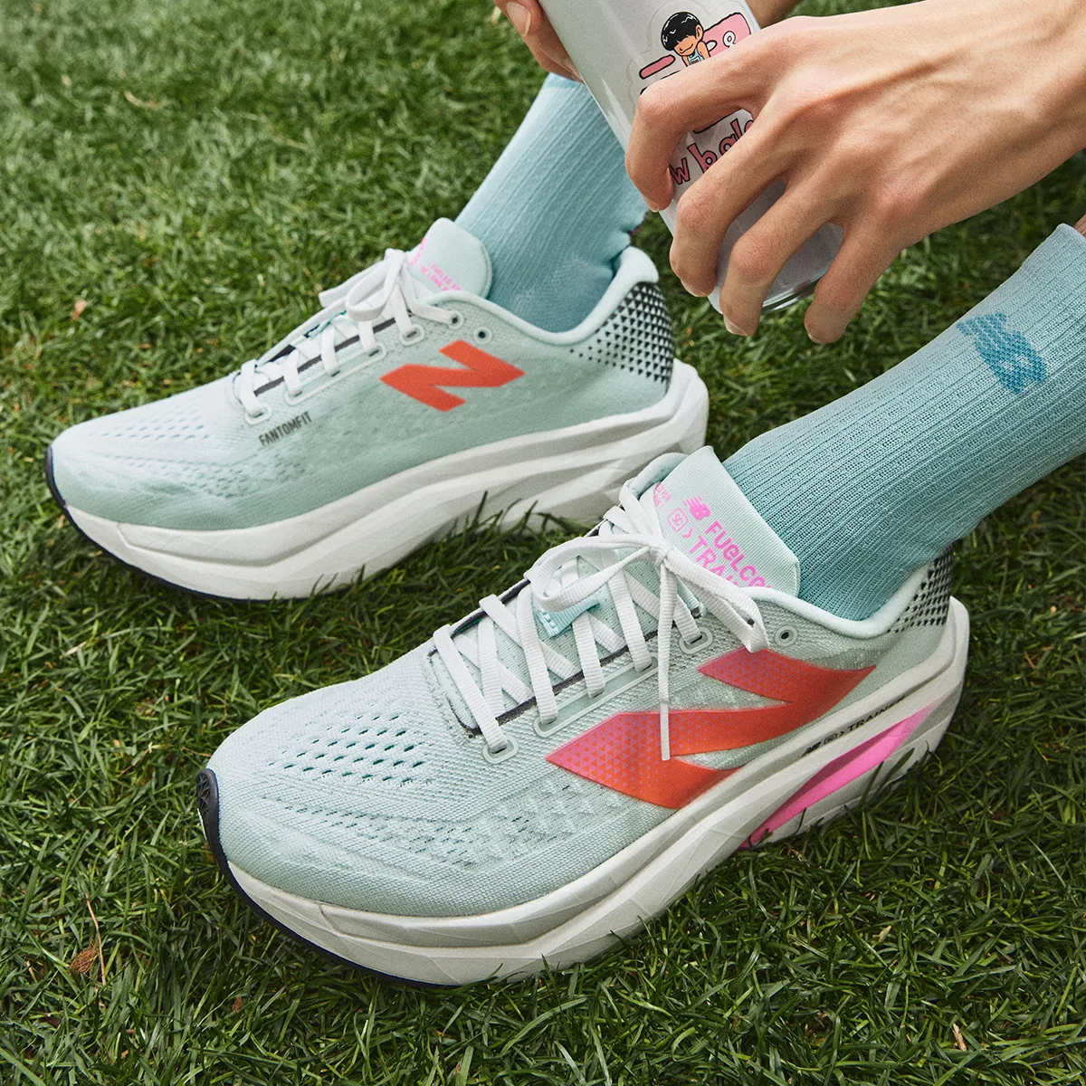 Мужские беговые кроссовки SC Trainer V3 светло-голубые от New Balance — фото 2