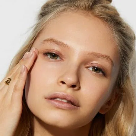 Карандаш для лица Jones Road The Face Pencil, оттенок 03 для светлой кожи с желтым подтоном, 2.8 г — фото 3