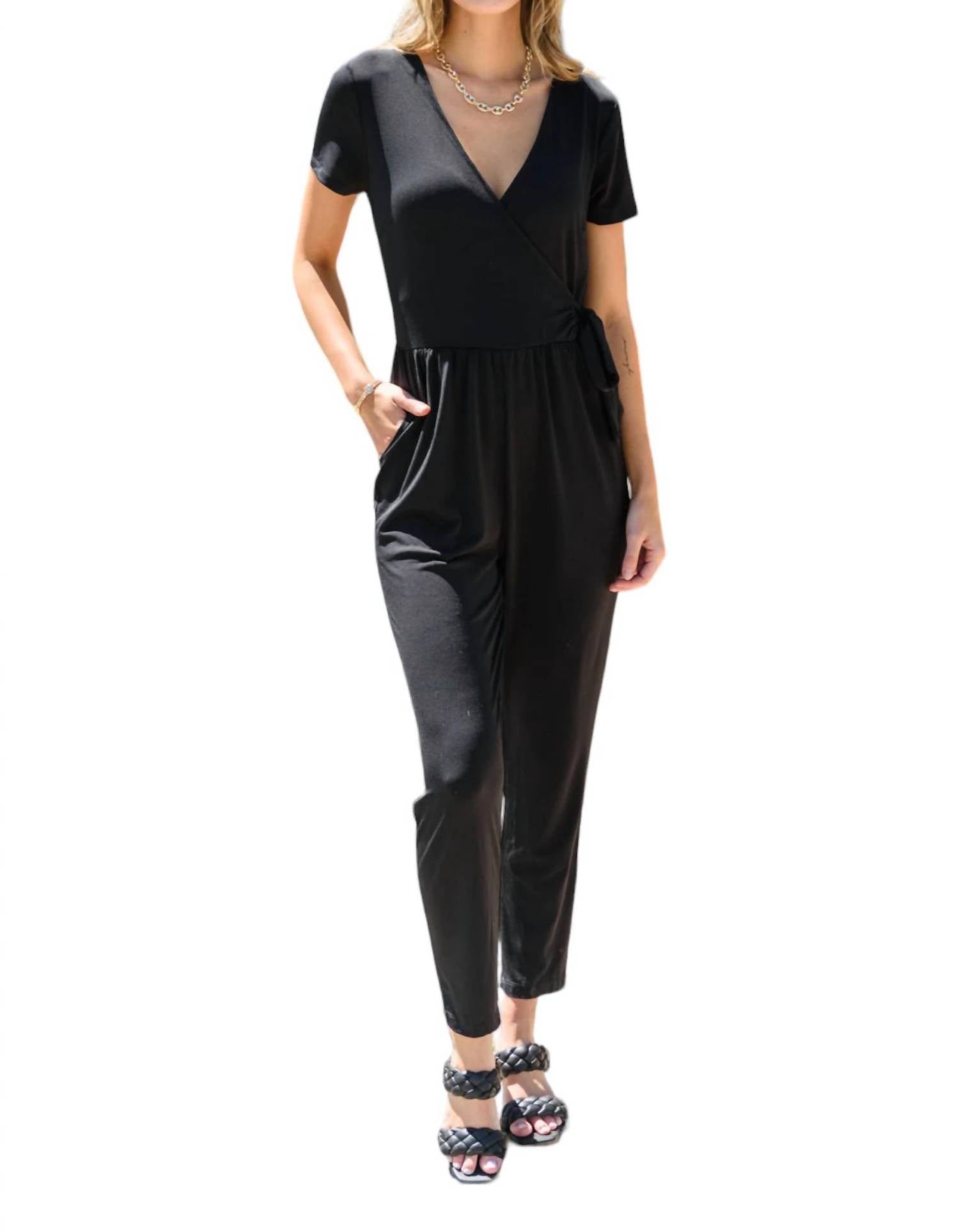 

Комбинезон Gia Faux Wrap черного цвета GILLI