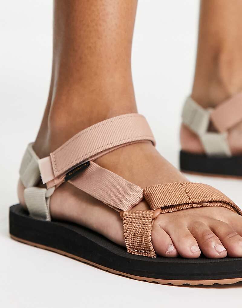 Оригинальные сандалии Teva Universal с разноцветным принтом в виде кленового сахара — фото 3