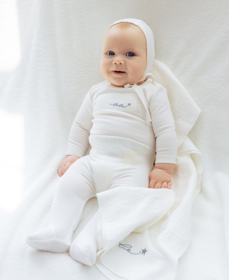 Хлопковая футболка с муслиновыми нашивками Baby Layette NoggiWear, Ivory / blue — фото 2
