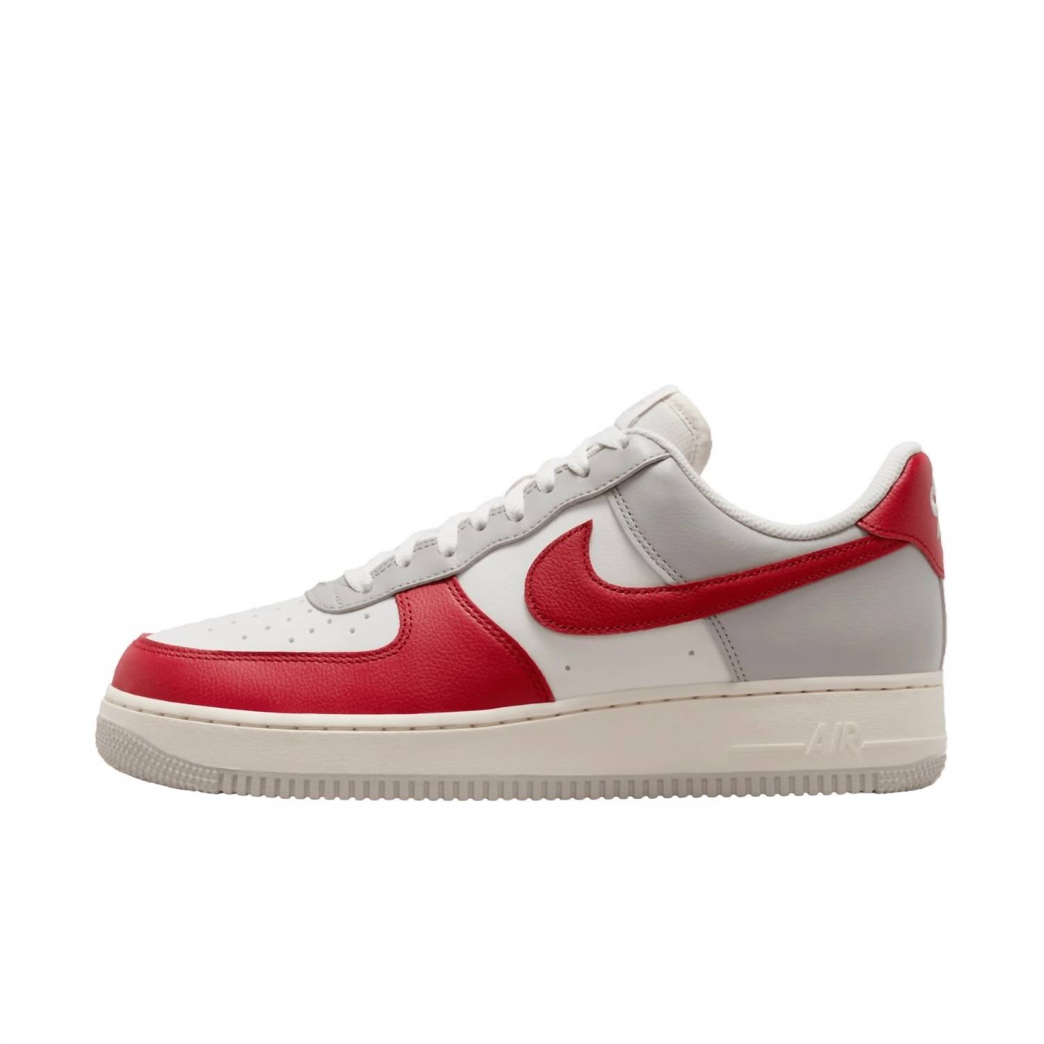 

Мужские кроссовки Nike Air Force 1 '07 Lv8 в цвете Iron Ore/Gym Red/Pale Ivory