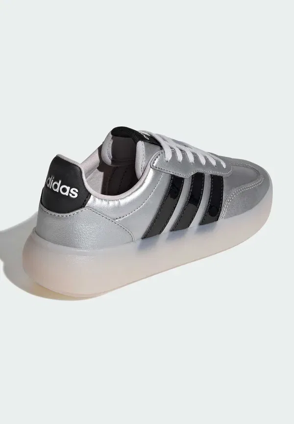Кроссовки Barreda decode Adidas Originals, серебристый металлик, черный, меловой белый — фото 3