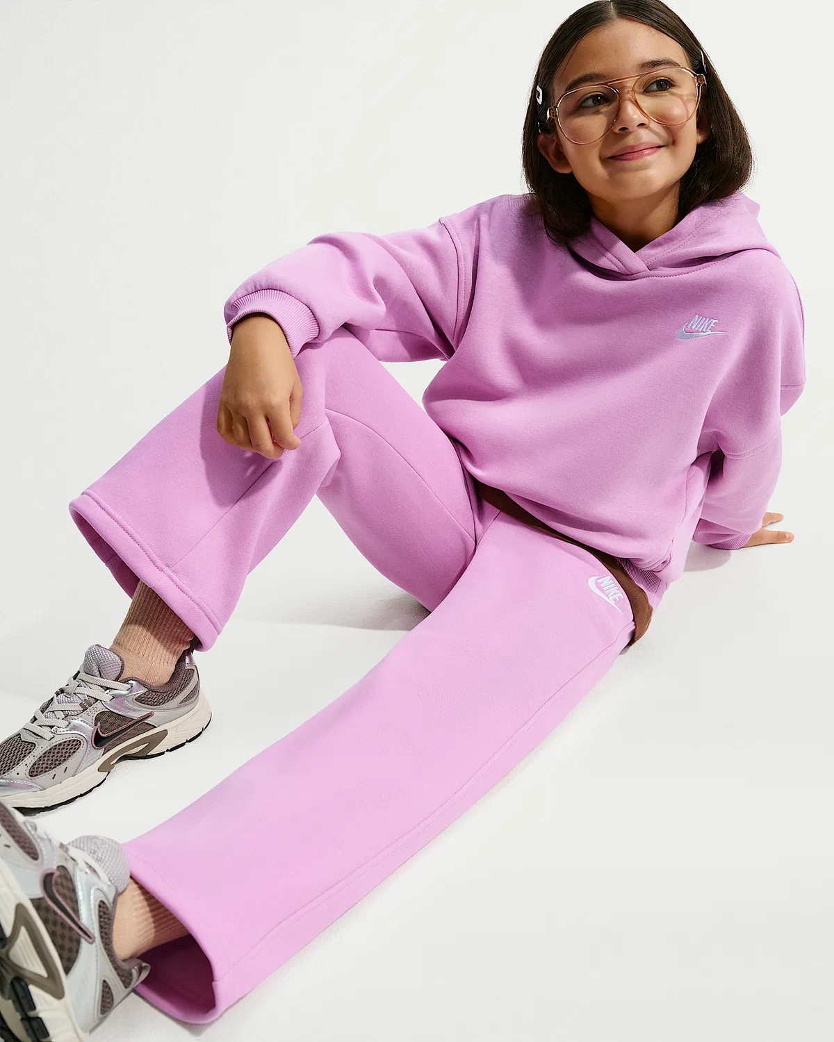 Детские широкие штаны Nike Sportswear Club Fleece, Light Magenta/Light Magenta/White — фото 4