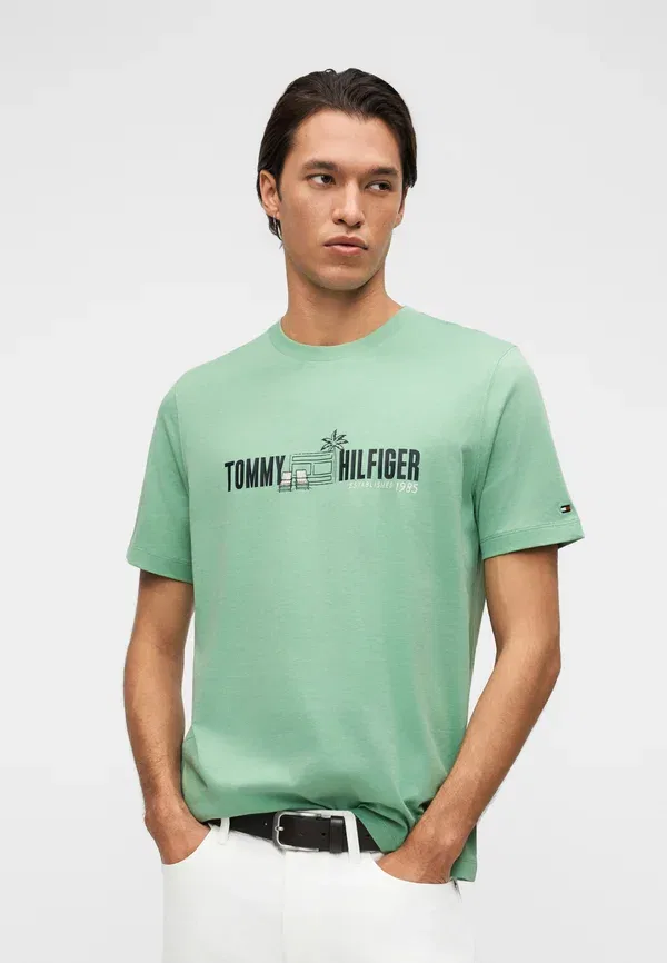 Футболка Tommy Hilfiger с графическим принтом, цвет скошенная трава — фото 4