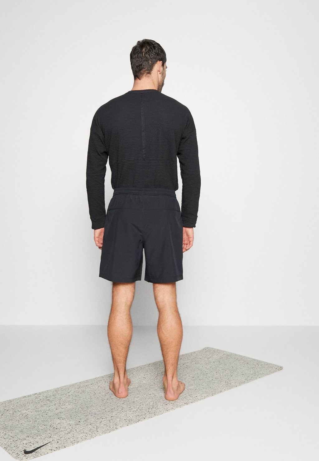 Спортивные шорты FORM SHORT Nike, черный — фото 3