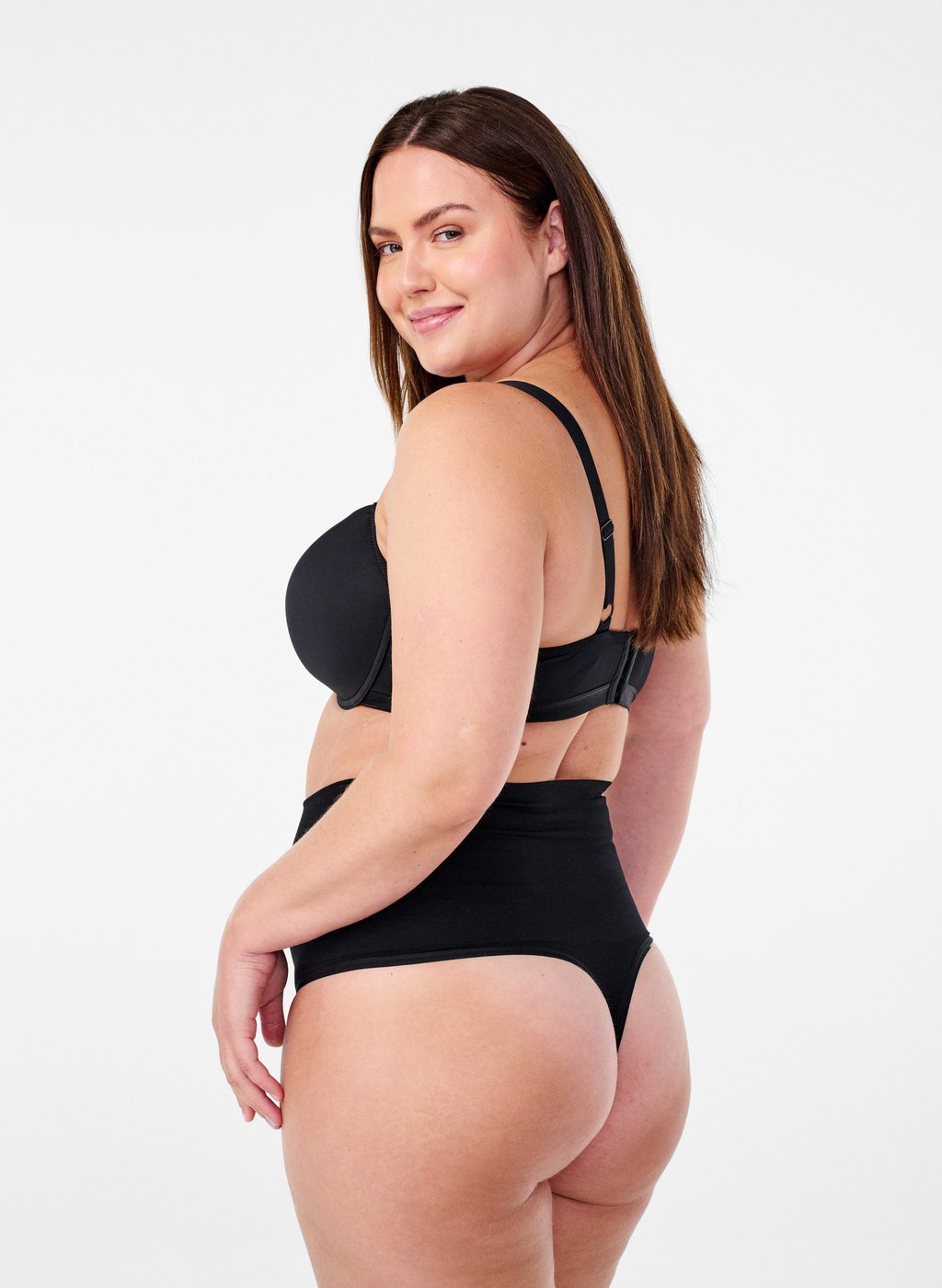 

Стринги NAHTLOSER G-STRING MIT NORMALER TAILLE Devoted By Zizzi, черный