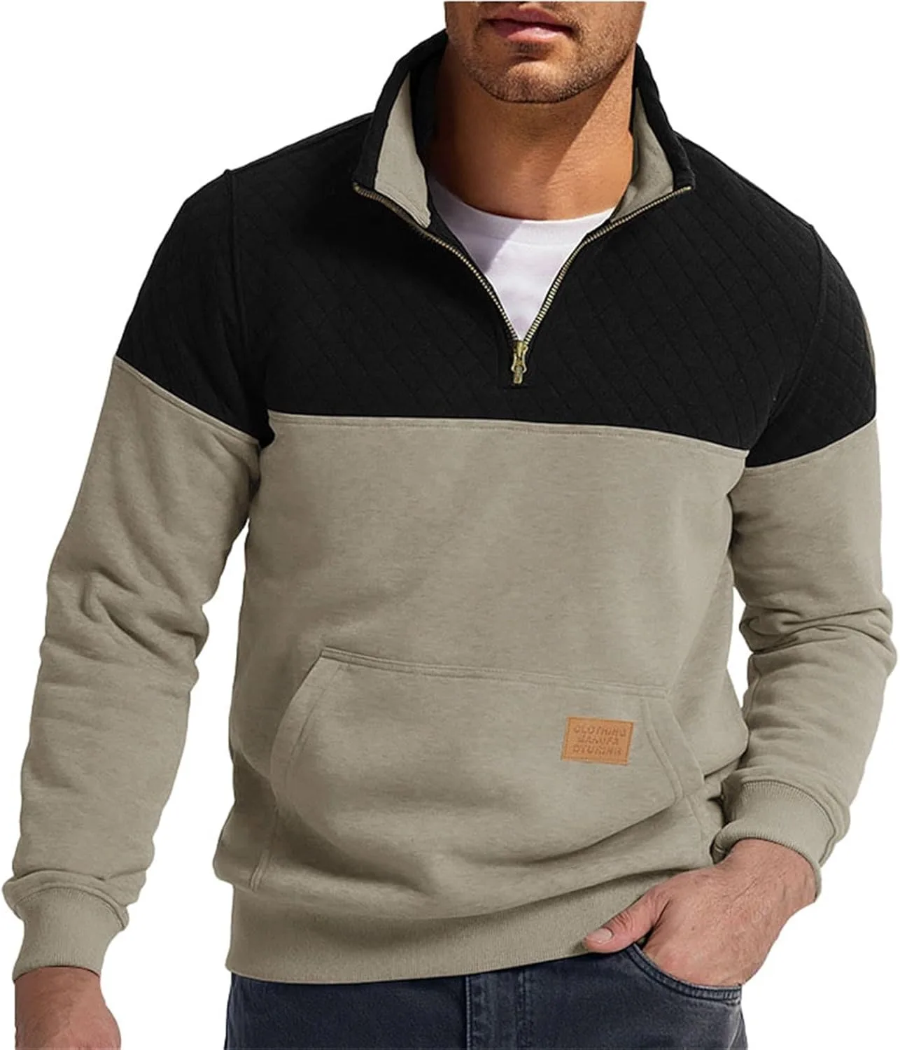 

Мужской свитер с цветными блоками и четвертью молнии — поло с длинными рукавами и стойкой, стеганая текстура для осенне-зимних образов