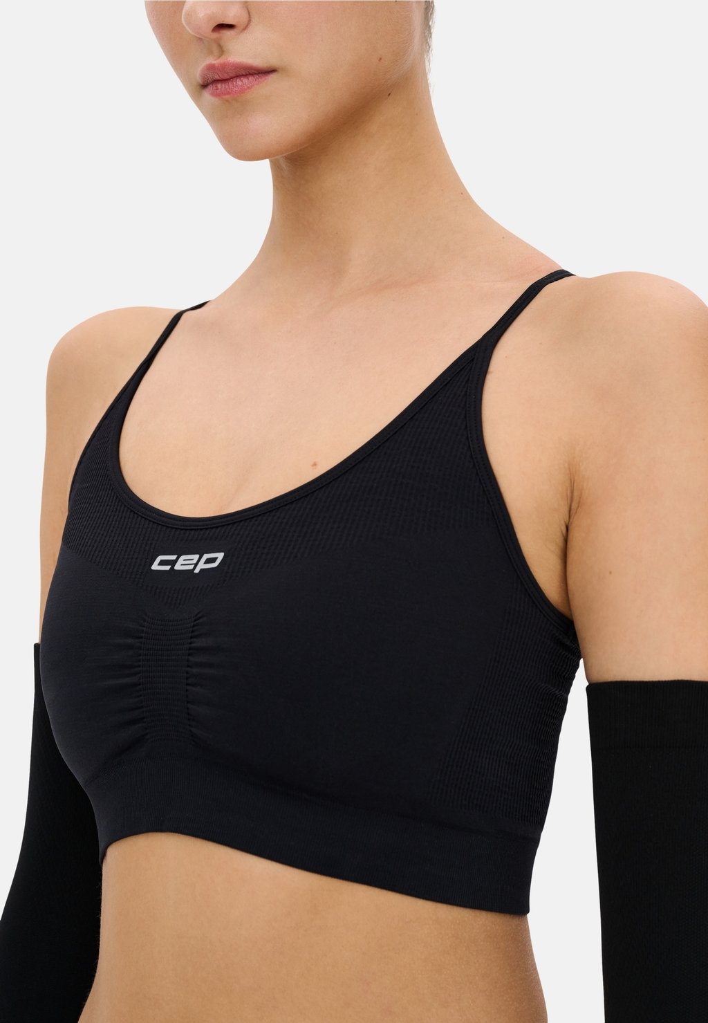 

Спортивный бюстгальтер с легкой поддержкой RUN LIGHT SUPPORT CEP, черный