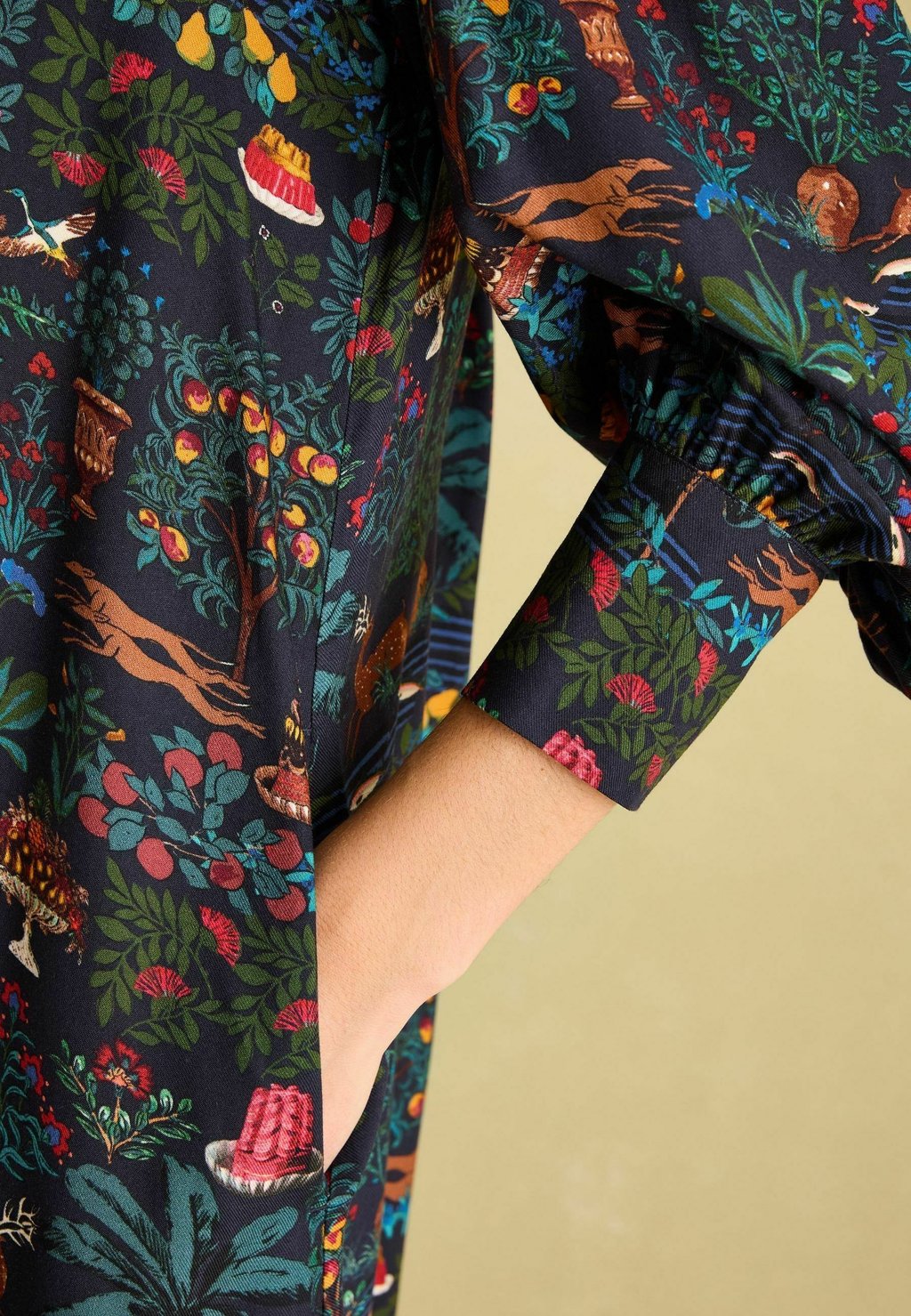 

Платье-рубашка ROSETTE PRINTED WITH PIE CRUST NECK Tom Joule, черный