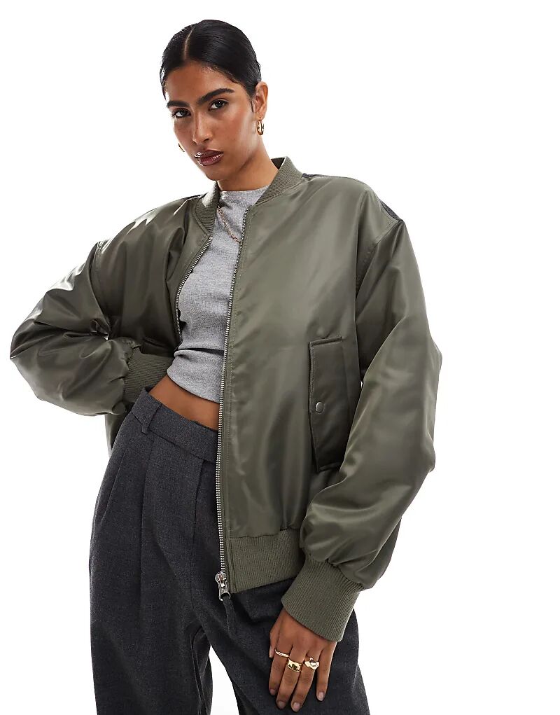

Куртка-бомбер цвета хаки и серого цвета ASOS DESIGN