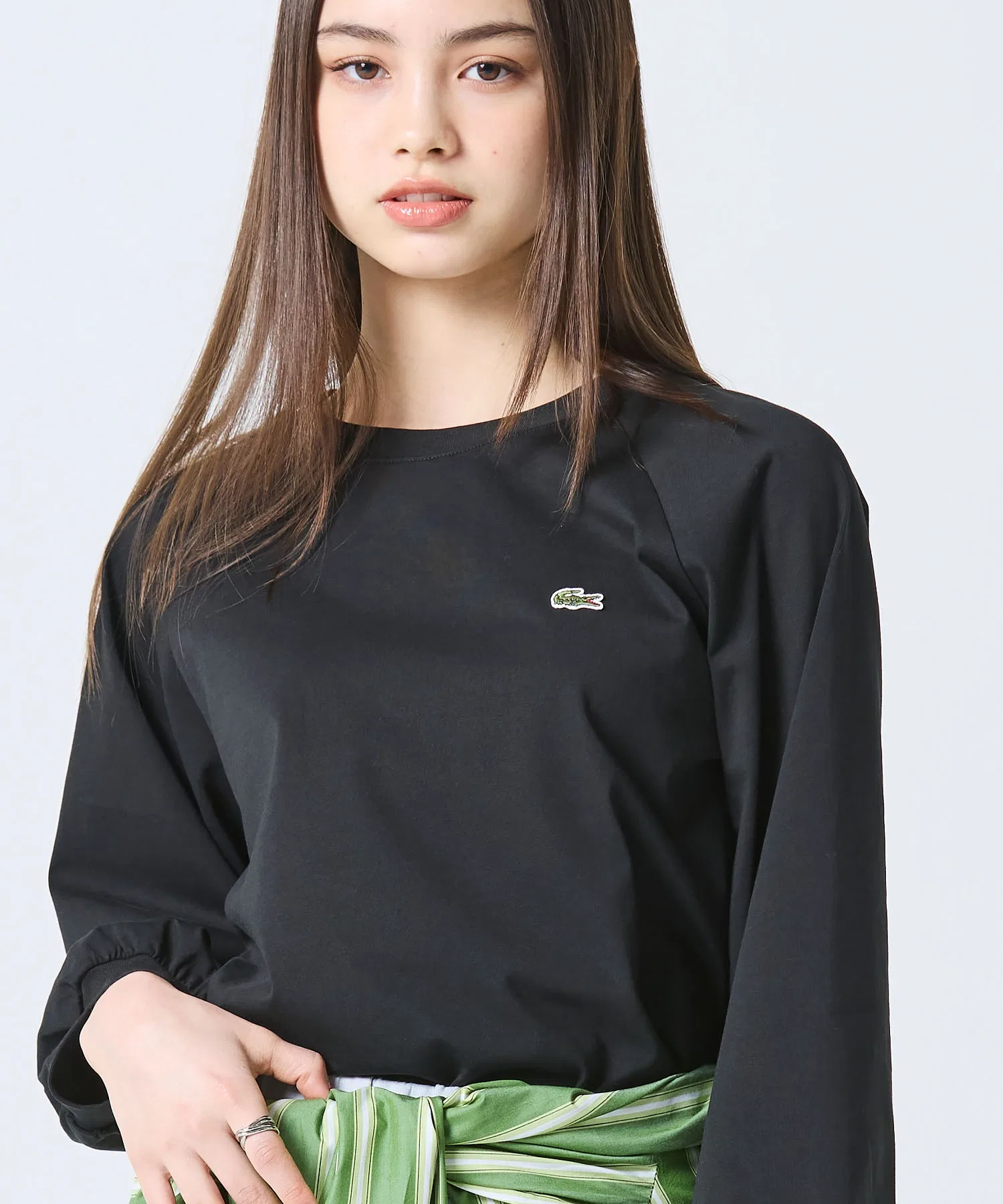 Футболка Lacoste кроп-топ с объемными рукавами, черный — фото 2