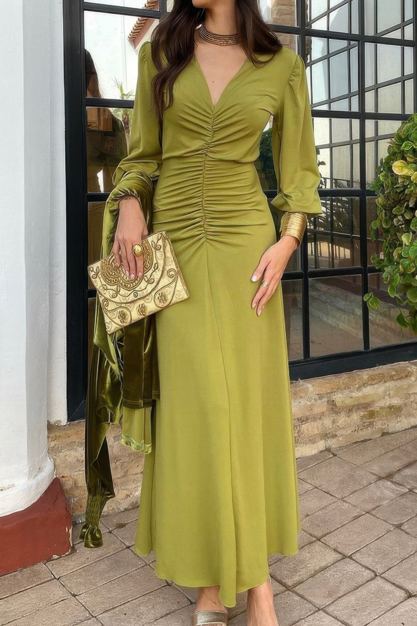 

Облегающее платье с V-образным вырезом и сборками на талии TRUEDAMES, оливковый