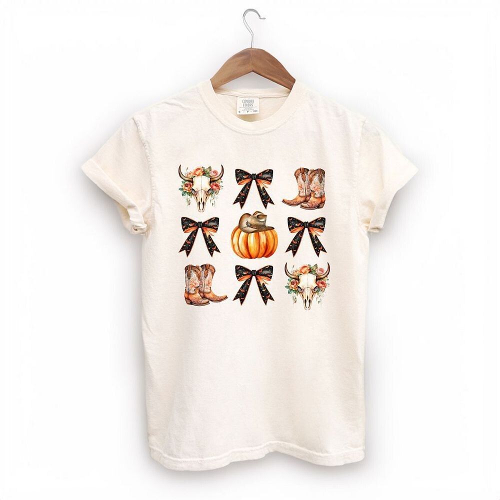 

Футболки Coquette Western Halloween Chart, окрашенные в одежде Simply Sage Market, цвет Ivory